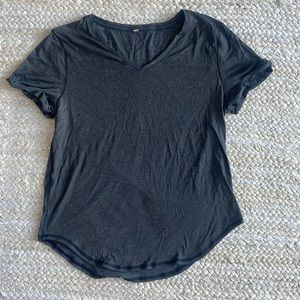 Lululemon grey workout tee, size small